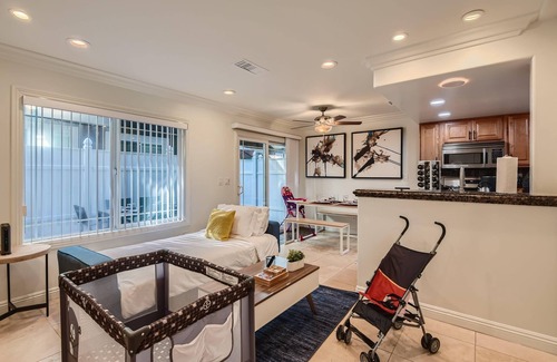 Downtown Maison | Stylish- Multi-Level- Patio- Games - Fast WIFI-CM3
