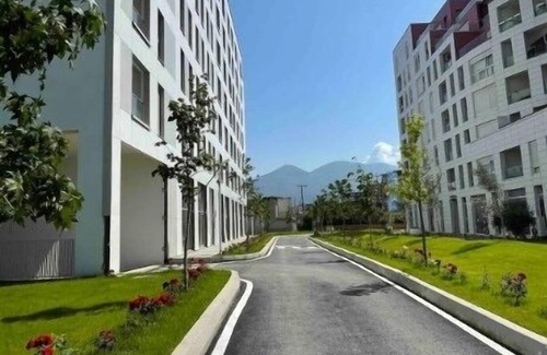 Tirana Copropriété | Stylish nest @15 min to center (A/C, Balcony)