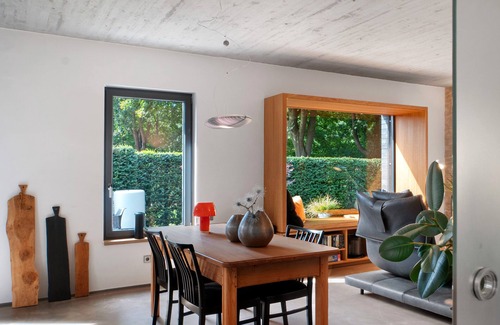 Meppen Maison | Stylish New Holiday Apartment with Shared Terrace, Shared Garden, and Wi-Fi