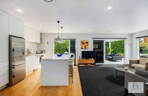 Northcote Maison | Stylish Northcote Point Bungalow