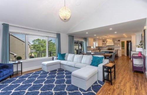 Waukee Maison | Stylish Oasis for Unforgettable Getaways home