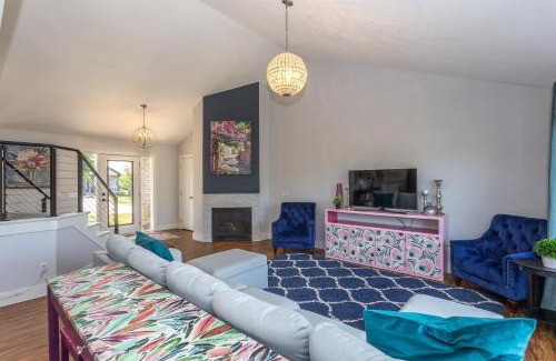 Waukee Maison | Stylish Oasis for Unforgettable Getaways home