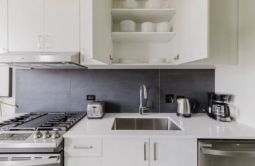 Old Town Appartement | Stylish Old Town Studio Gym, W/D, Outdoor Firepit & A/C, by Blueground