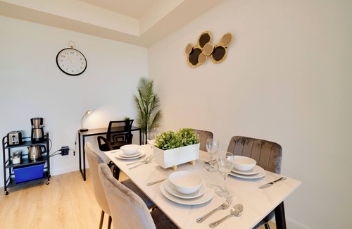 Kitchener Copropriété | Stylish Open Concept Suite in Central KW