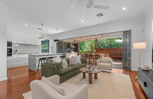 Paddington Maison | Stylish Paddington Home with Outdoor Oasis