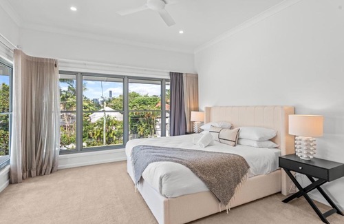 Paddington Maison | Stylish Paddington Home with Outdoor Oasis