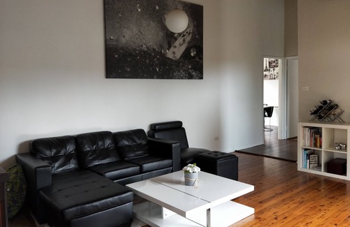 Glenfield Maison | Stylish Pet Friendly Master Suite + Renovated Ensuite + TV + Free Tea Coffee