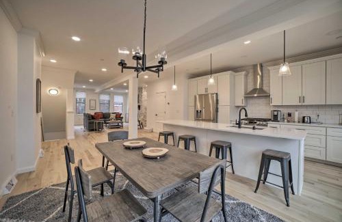 Central Northside Maison | Stylish Pittsburgh Townhouse with City Views!