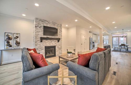 Central Northside Maison | Stylish Pittsburgh Townhouse with City Views!