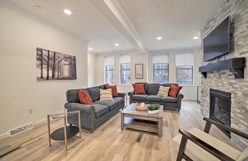Central Northside Maison | Stylish Pittsburgh Townhouse with City Views!