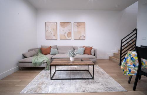 Pico-Union Maison | Stylish Private Room by Downtown LA with Private Parking