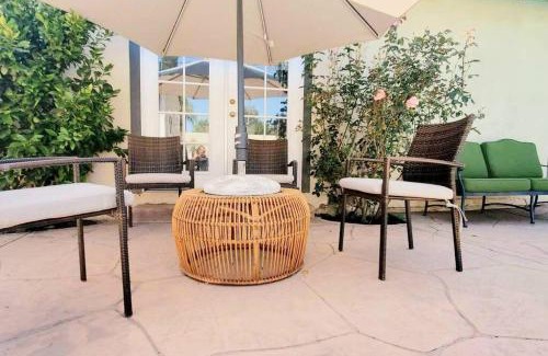 Granada Hills South Maison | Stylish Ranch with Gorgeous Swimming Pool & Piano