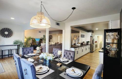 Granada Hills South Maison | Stylish Ranch with Gorgeous Swimming Pool & Piano