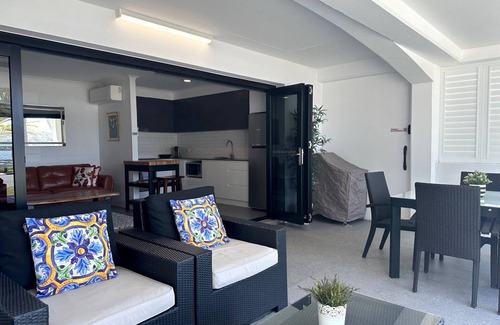 Palm Beach Appartement | Stylish refurbished unit on Tallebudgera Creek