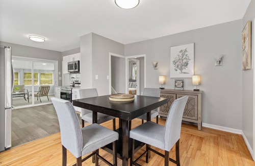 Bristol Maison | Stylish, Relaxing & Comfy 3 BDR Home. 2 minutes to Lake Compounce