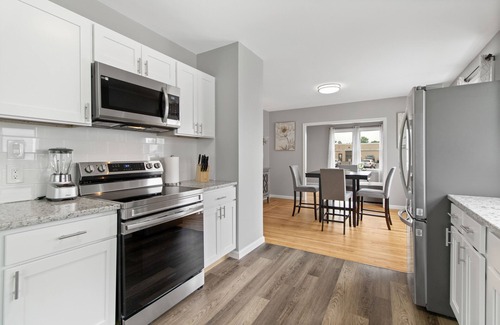 Bristol Maison | Stylish, Relaxing & Comfy 3 BDR Home. 2 minutes to Lake Compounce