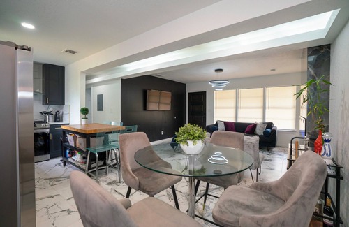 Shearer Hills - Ridgeview Maison | Stylish~Renovated 4Br/2BAT 3MinAirport 10 Min Downtown Central Location