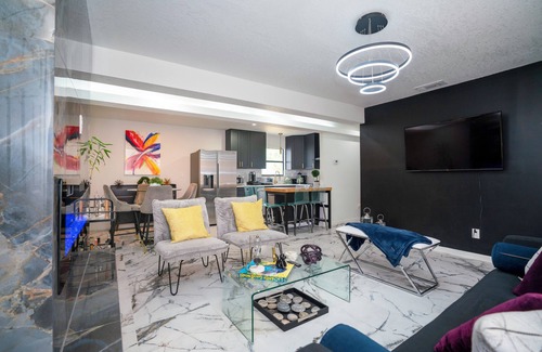 Shearer Hills - Ridgeview Maison | Stylish~Renovated 4Br/2BAT 3MinAirport 10 Min Downtown Central Location