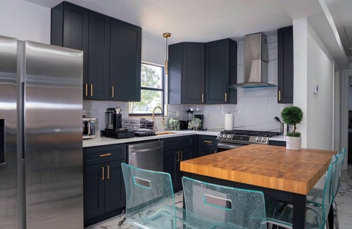 Shearer Hills - Ridgeview Maison | Stylish~Renovated 4Br/2BAT 3MinAirport 10 Min Downtown Central Location
