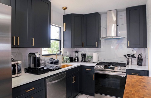 Shearer Hills - Ridgeview Maison | Stylish~Renovated 4Br/2BAT 3MinAirport 10 Min Downtown Central Location