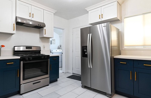 Belmont Heights Maison | Stylish, Renovated 3BDR Private Bungalow – 5 Min walk to Beach and Pet Friendly