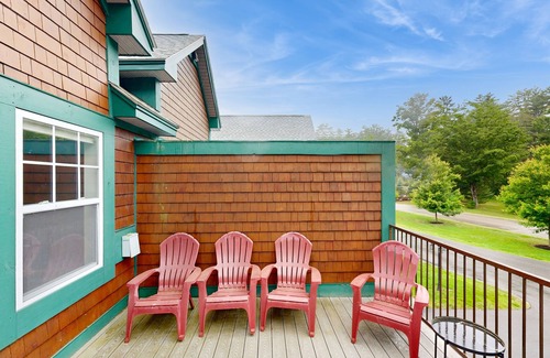 Cranmore Birches Copropriété | Stylish Retreat Near Town & Slopes W/ Stone Fireplace, Game Room & Fast WiFi