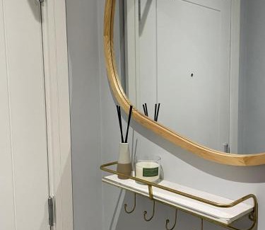 Bordesley Appartement | Stylish Retreat - Sleeps 6 Terrace-2Bedroom-PetsOK