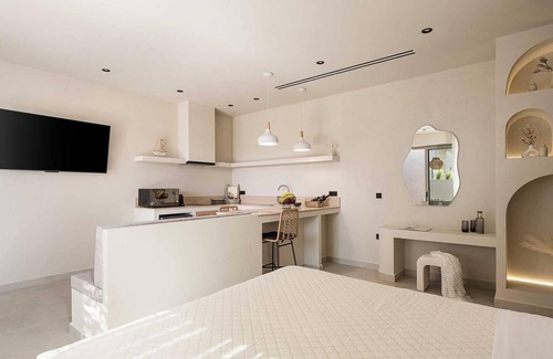 Daratsos Hôtel | Stylish Retreat with Jacuzzi