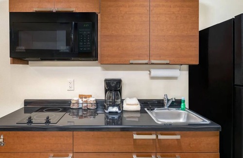 Shakopee Hôtel | Stylish Room w/Kitchen Just Minutes from Valleyfair Park!
