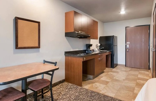 Shakopee Hôtel | Stylish Room w/Kitchen Just Minutes from Valleyfair Park!