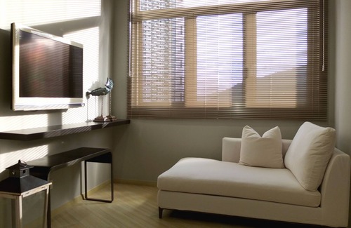 Tanjung Bungah Appartement | Chambre élégante avec salle de bain et kitchenette