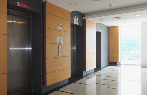 Tanjung Bungah Appartement | Chambre élégante avec salle de bain et kitchenette