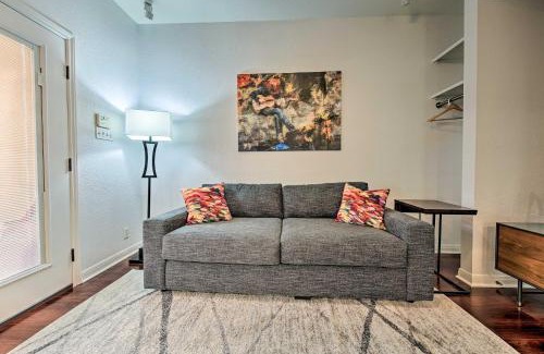 Alta Vista Appartement | Stylish San Antonio Apt with Patio Near River Walk!