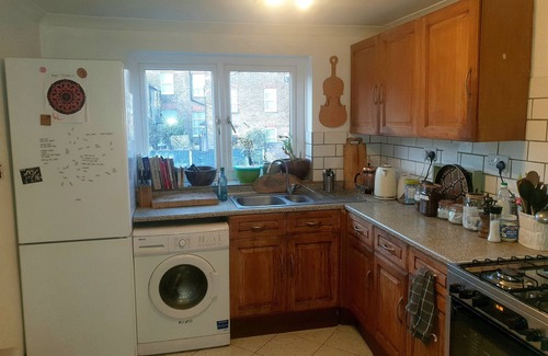 Wood Green Appartement | Stylish sanctuary in bustling Wood Green, close to tube, shops and parks