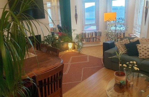 Wood Green Appartement | Stylish sanctuary in bustling Wood Green, close to tube, shops and parks