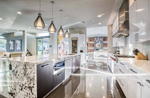 South Scottsdale Maison | Villa de construction moderne sur mesure avec vue sur Camelback Mtn! Très proche de la vieille ville!