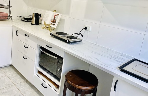 Pymble Maison | Stylish Self-Contained Guesthouse 5 mins to Trains