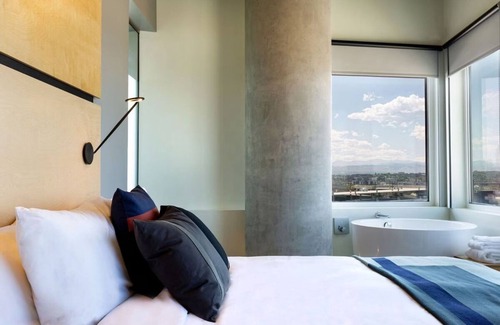 River North Art District Hôtel | Stylish Skyline Suite with Stunning City Views, Spacious Interiors, and Luxury