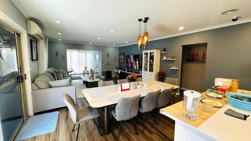 Deer Park Maison | Stylish Small Ocean Homestay Near Deer Park Train Station