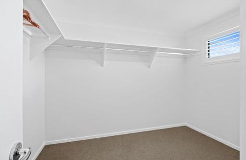 Spring Mountain Appartement | Stylish & Spacious 3BR 2BA Home in Spring Mountain