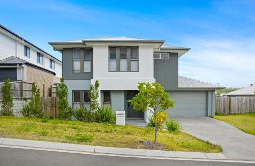 Spring Mountain Appartement | Stylish & Spacious 3BR 2BA Home in Spring Mountain