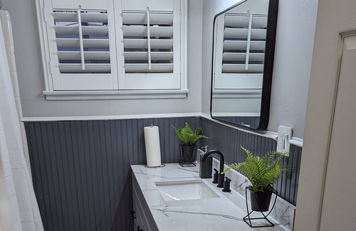 Santa Paula Maison | Stylish & Spacious 2 Bed Home near Ventura Beach