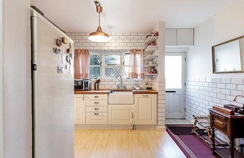 Bow West Maison | Stylish & Spacious 3-Bed Home in Vibrant Bow