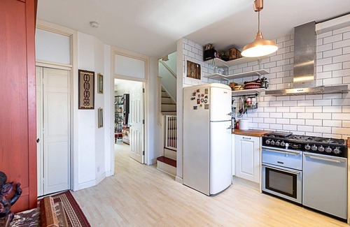 Bow West Maison | Stylish & Spacious 3-Bed Home in Vibrant Bow