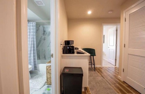Washington Maison | Stylish spacious 4 BDRM house near Navy Yard