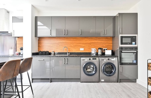 East Ham South Maison | Stylish & Spacious 4BR Home