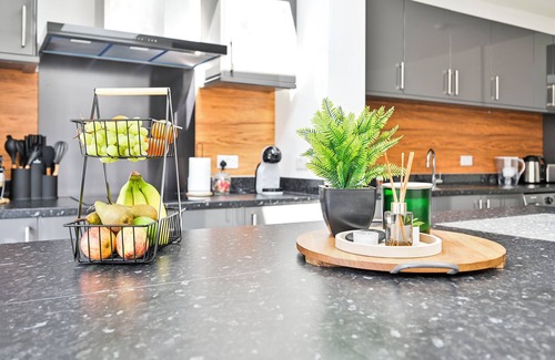 East Ham South Maison | Stylish & Spacious 4BR Home