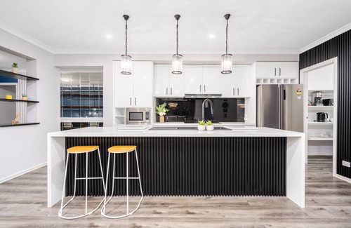 Limonite Maison | Stylish Spacious 5BR Multifunctional Retreat Home