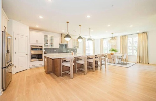 Montpelier Maison | Stylish & spacious 7BR Glen Dale Home w/Game Room