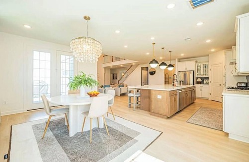 Montpelier Maison | Stylish & spacious 7BR Glen Dale Home w/Game Room